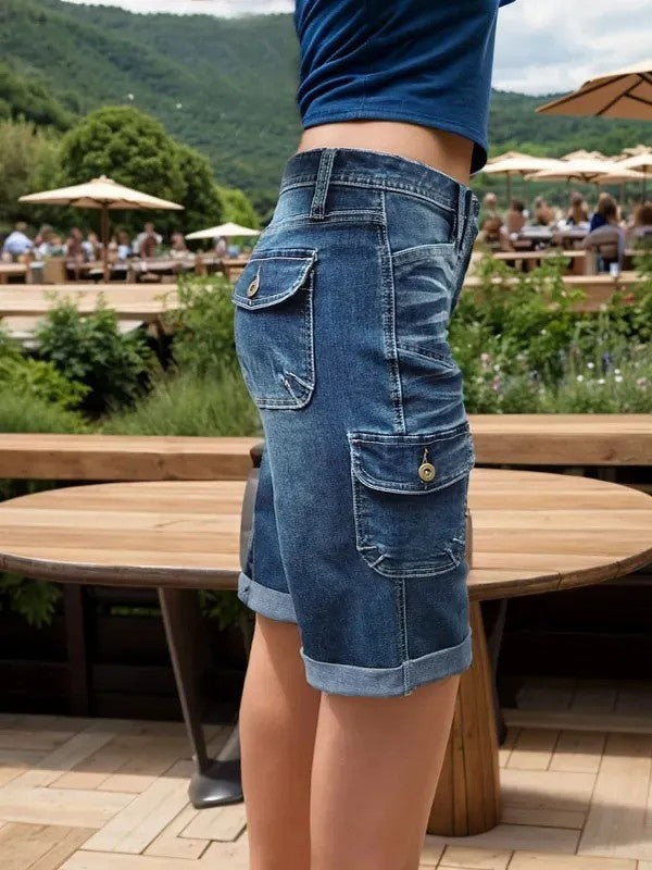 Women's Mid-Rise Cargo Bermuda Shorts, Relaxed Fit Knee-Length Jean Shorts With Large Utility Pockets And A Frayed Hem, Light-Wash Denim For A Y2K Streetwear Look